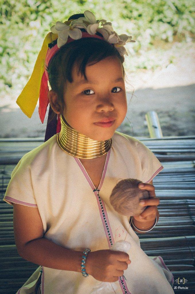 PORTRAIT - LONG NECK KAYAN LAHWI